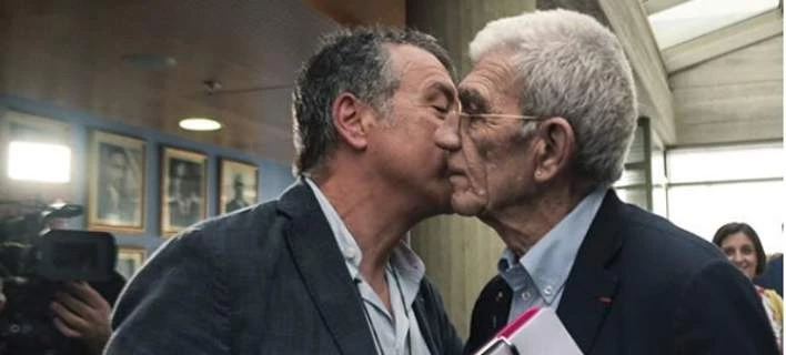 Ο Μπουτάρης παρακολουθεί τον ξυλοδαρμό του – Η συνάντηση με Θεοδωράκη (Βίντεο)